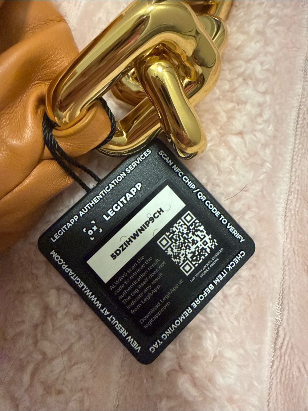Bottega Veneta The Pouch calfskin leather chain handbag with COA - Picture 2 of 9